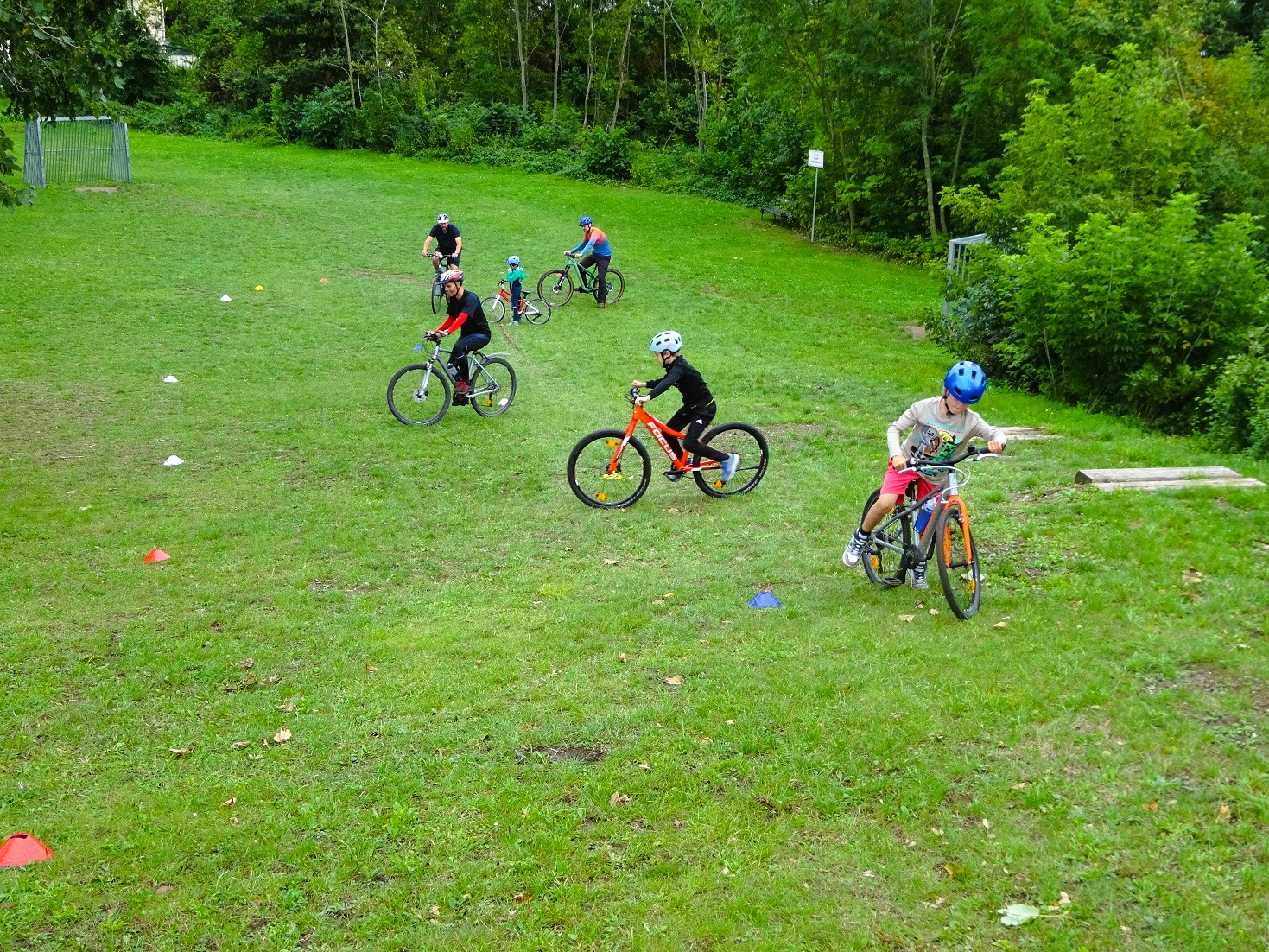 Familie am Mountainbike